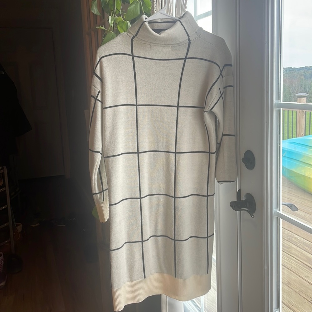 Turtleneck sweater dress with white and black pattern